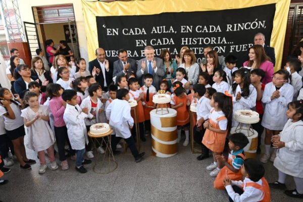Osvaldo Jaldo volvió a su escuela primaria en San José para celebrar su 107° aniversario