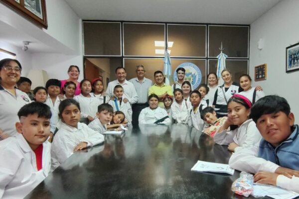 Ciudadanía en acción: alumnos visitan la Municipalidad de Trancas